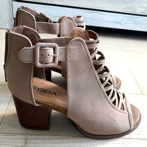 Women’s Tan Heel Sandal